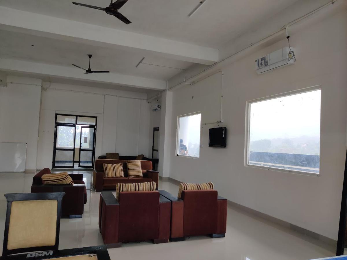 A Pousada Abuzz Oxfordcaps Imperial Heights Mussoorie Dehradun Exterior foto