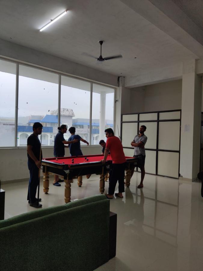 A Pousada Abuzz Oxfordcaps Imperial Heights Mussoorie Dehradun Exterior foto