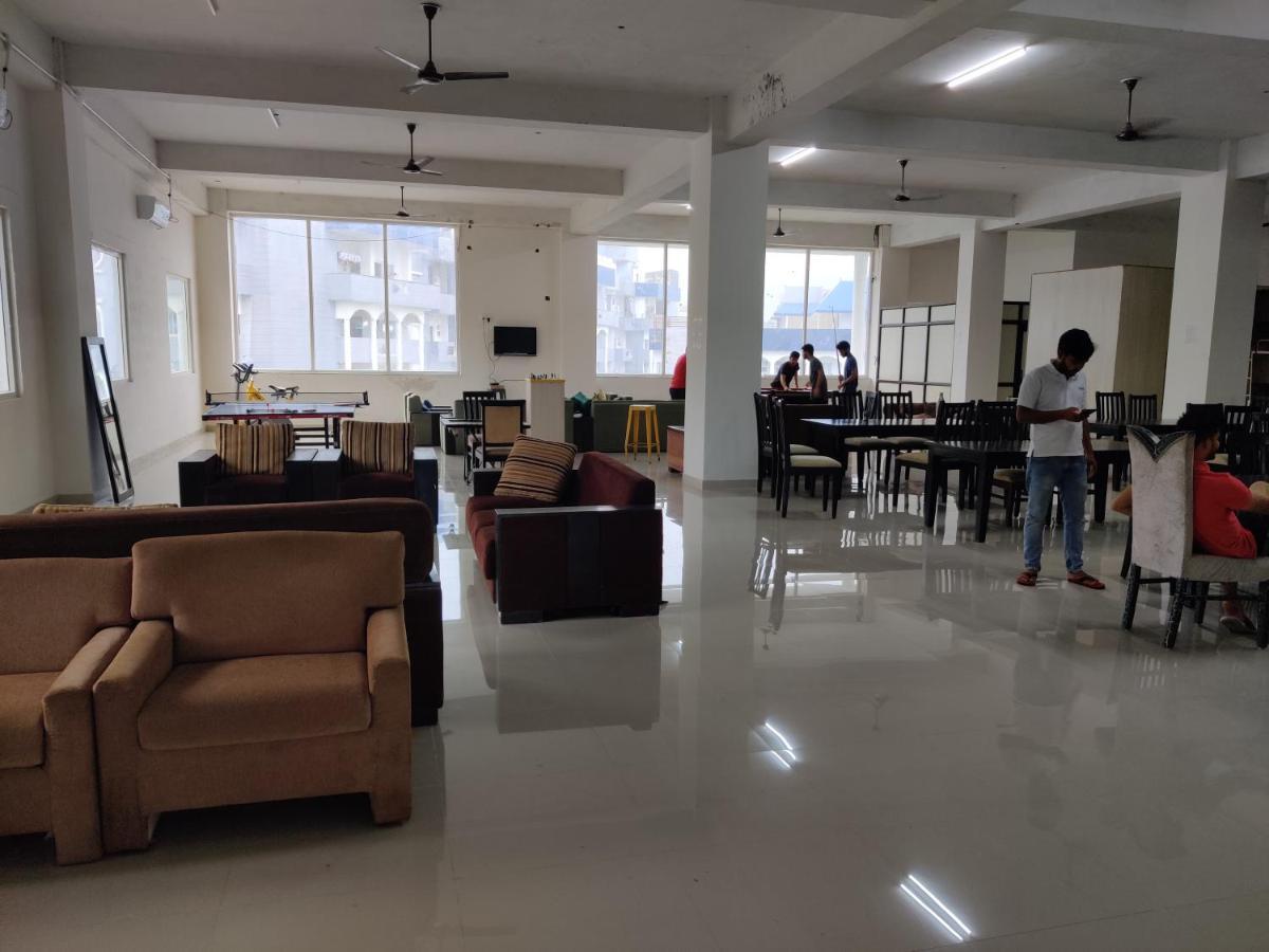 A Pousada Abuzz Oxfordcaps Imperial Heights Mussoorie Dehradun Exterior foto