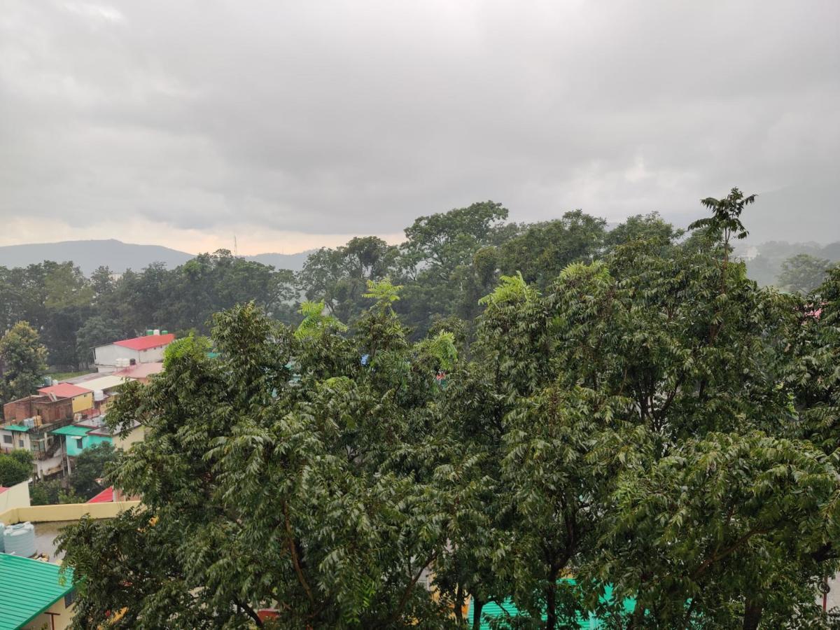 A Pousada Abuzz Oxfordcaps Imperial Heights Mussoorie Dehradun Exterior foto